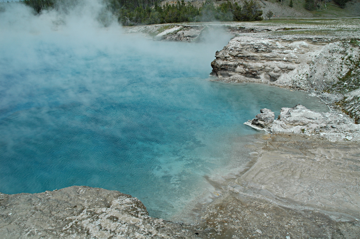 Yellowstone-TurquoisePool.jpg