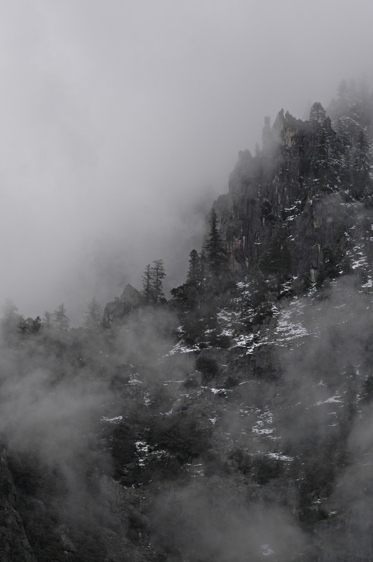 Yosemite-MountainFog.jpg