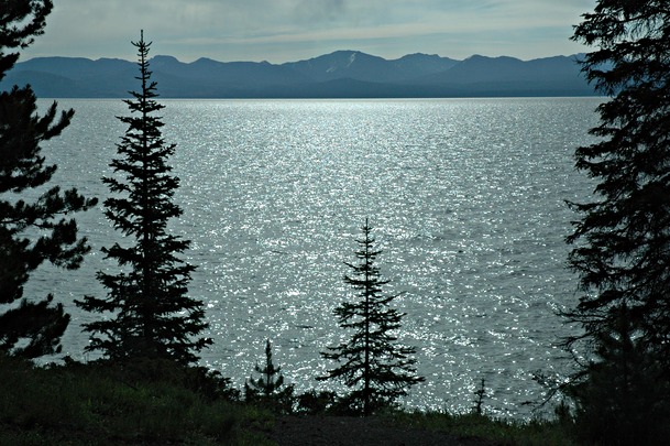 YellowstoneLake.jpg